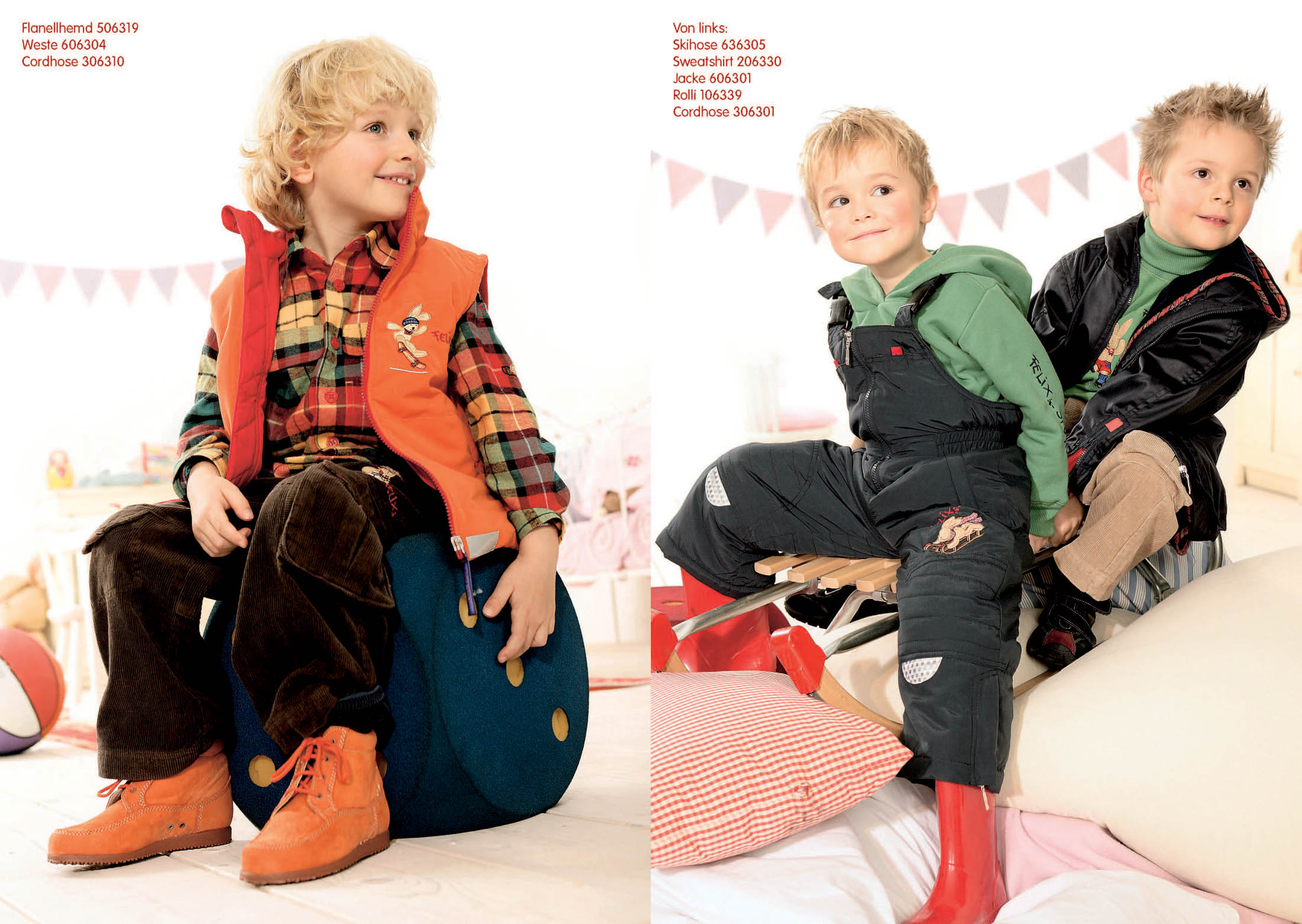 Felix, Modekatalog Zwei junge Jungen posieren verspielt in stylischen Outfits. Der erste Junge sitzt auf einer orangefarbenen Reisetasche und lächelt breit. Das zweite Bild zeigt beide Jungen auf einer Holzwippe, der zweite Junge grinst und hat verschränkte Arme. © Fotografie Tomas Rodriguez