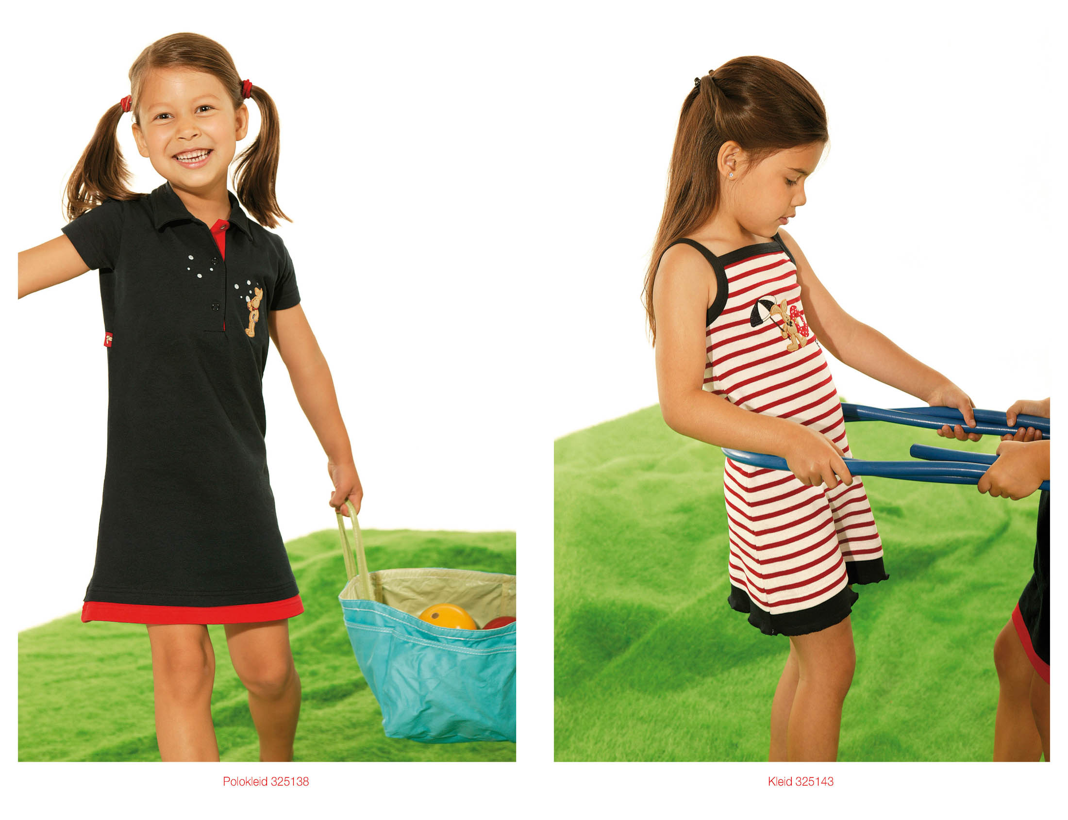 Zwei Bilder von spielenden jungen Mädchen. Links lächelt ein Mädchen und hält ein blaues Spielzeug mit einem Korb voller Bälle hinter sich. Rechts spielt ein Mädchen in einem gestreiften Kleid aufmerksam mit einem blauen Spielzeug, das ein anderes Kind hält. © Fotografie Tomas Rodriguez