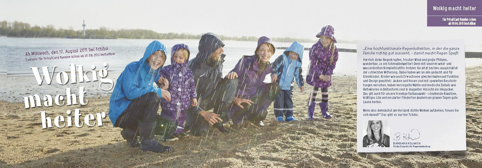 Eine Gruppe älterer Frauen mit Hijabs hockt lächelnd zusammen an einem Sandstrand, im Hintergrund sind Bäume und ein ruhiger Fluss zu sehen. Die Textüberlagerung auf Deutsch fördert aktives Altern und soziale Teilhabe. © Fotografie Tomas Rodriguez