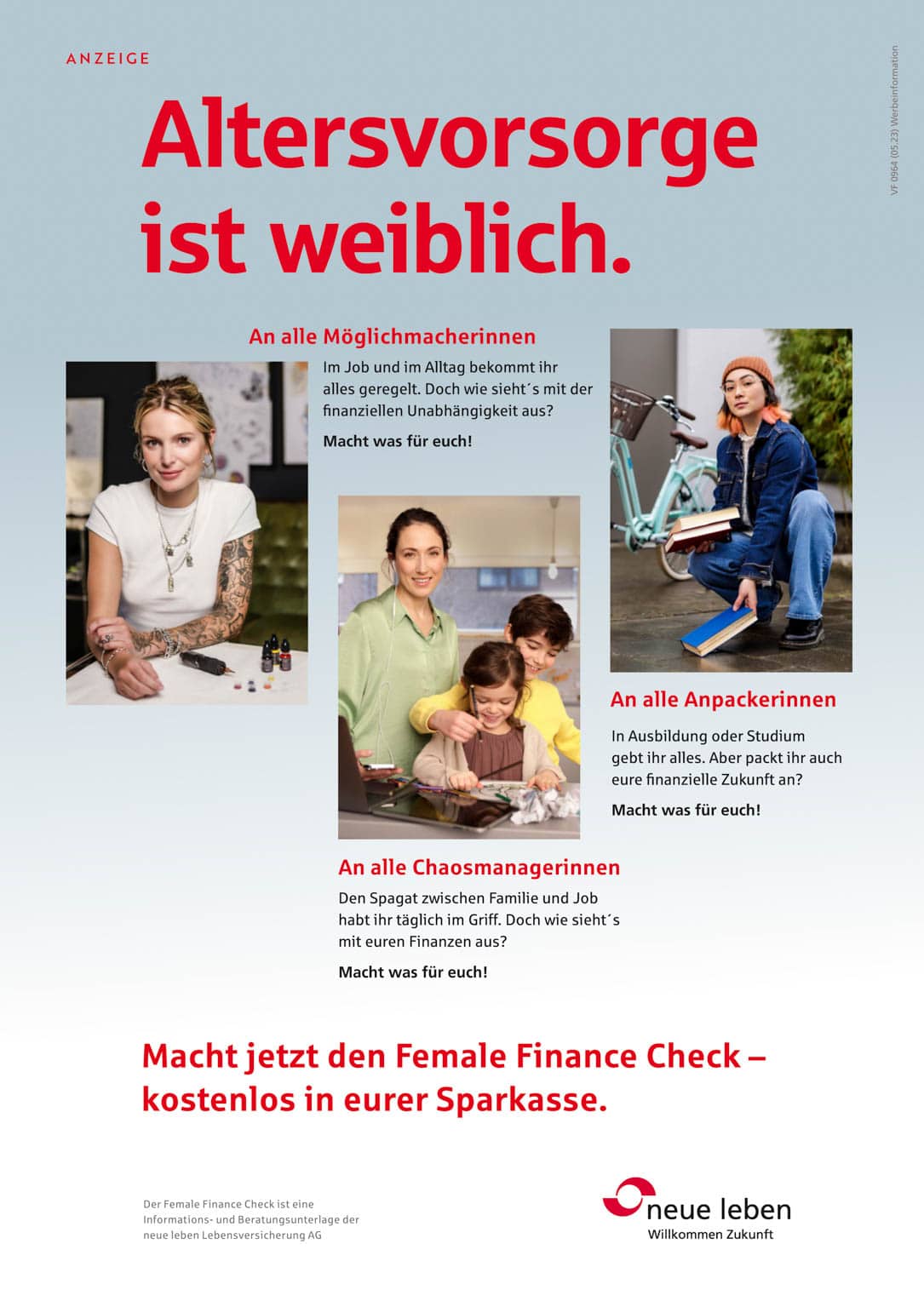 Werbeplakat mit rotem Text „Altersvorsorge ist weiblich“. Die Bilder zeigen Frauen in verschiedenen Rollen: als Geschäftsfrau, als Wissenschaftlerin und als Mutter. Rot-weißer Hintergrund mit Text, der für den „Female Finance Check“ von Sparkasse und neue leben wirbt. © Fotografie Tomas Rodriguez