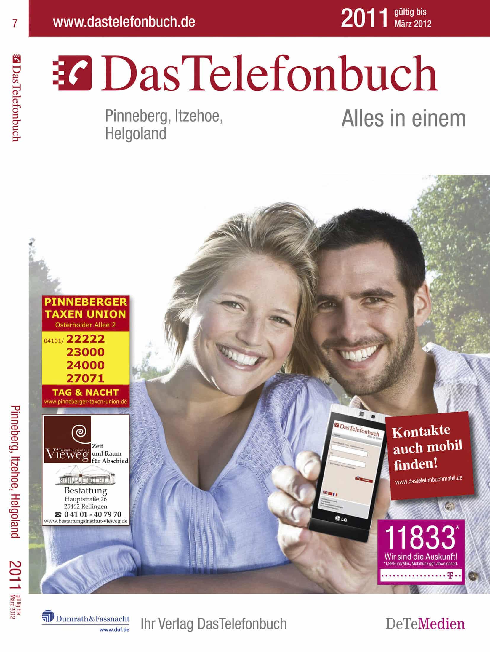 Cover von „Das Telefonbuch“ mit einem lächelnden Paar, das ein Smartphone hält und für die Kontaktsuche wirbt. Enthält regionale Taxinummern und einen roten Abschnitt für mobile Kontakte. Datiert 2011, gültig bis März 2012, für Pinneberg, Itzehoe, Helgoland. © Fotografie Tomas Rodriguez