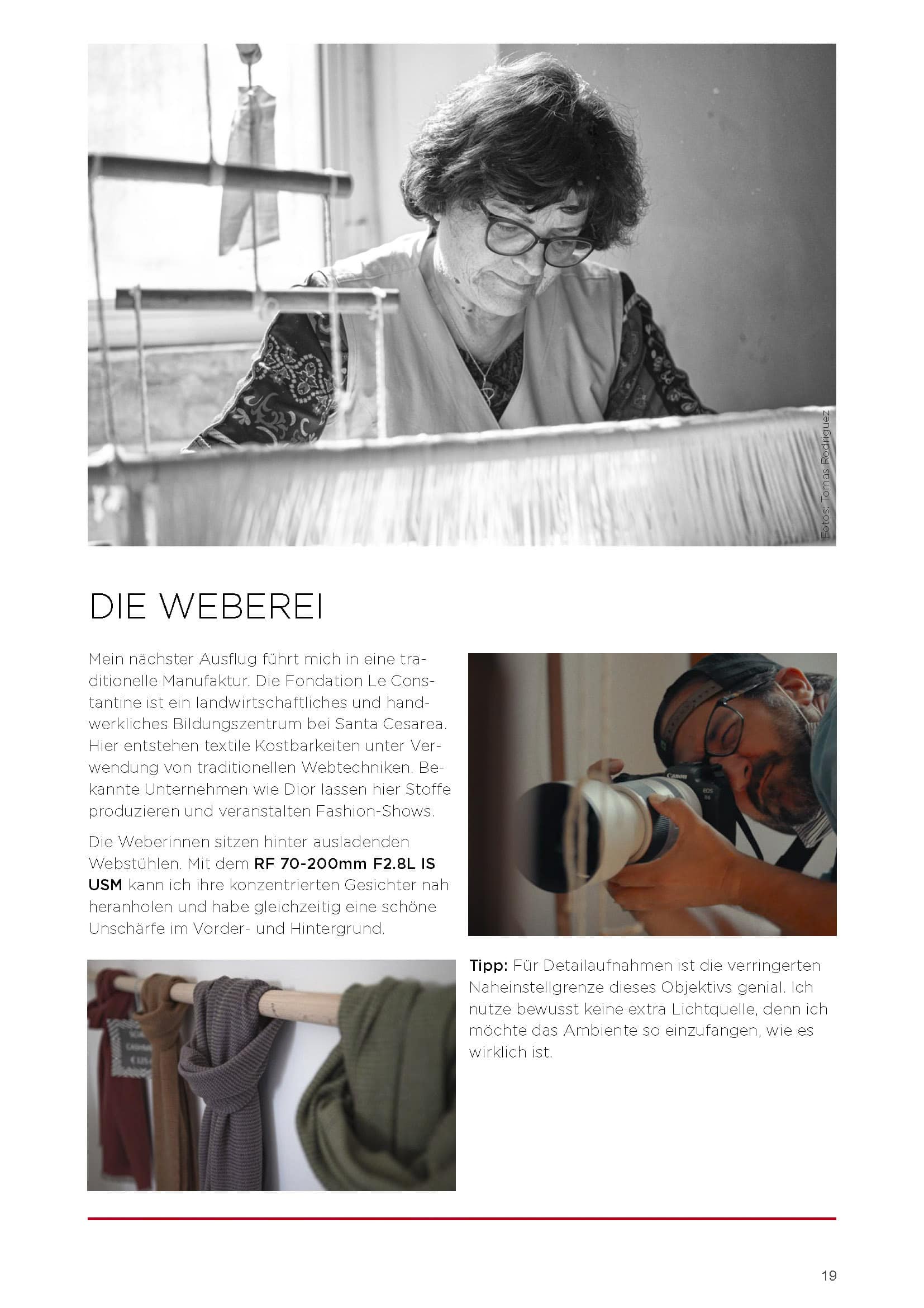 Eine ältere Frau mit Brille webt in einem gut beleuchteten Raum Stoff auf einem Webstuhl. Darunter zeigen Nahaufnahmen Hände, die am Weben arbeiten. Das Layout enthält einen deutschen Text über das Weben und Tipps zum Fotografieren. © Fotografie Tomas Rodriguez